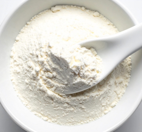 vecteezy_close-up-of-a-spoon-of-collagen-powder-in-a-white-ceramic_72985278