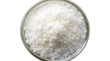 vecteezy_close-up-of-coarse-sea-salt-in-a-glass-bowl_66253204
